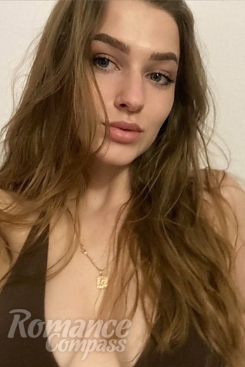 Ukrainian mail order bride Victoria from Kyiv with light brown hair and grey eye color - image 1