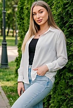 Ukrainian mail order bride Alina from Los Angeles with light brown hair and grey eye color - image 5
