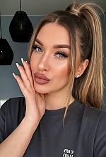 Ukrainian mail order bride Alina from Los Angeles with light brown hair and grey eye color - image 7