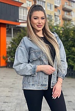 Ukrainian mail order bride Alina from Los Angeles with light brown hair and grey eye color - image 8
