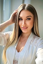 Ukrainian mail order bride Alina from Los Angeles with light brown hair and grey eye color - image 2