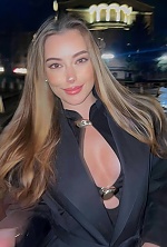 Ukrainian mail order bride Maryna from Sofia with brunette hair and brown eye color - image 2