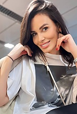 Ukrainian mail order bride Olena from M&uuml;nchen with light brown hair and green eye color - image 2