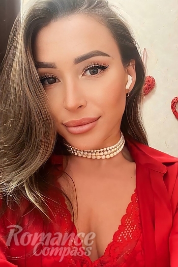 Ukrainian mail order bride Tetiana from New York with brunette hair and brown eye color - image 1