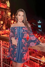 Ukrainian mail order bride Tetiana from New York with brunette hair and brown eye color - image 2