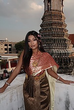Ukrainian mail order bride Inthira from Frankfurt am Main with black hair and brown eye color - image 9
