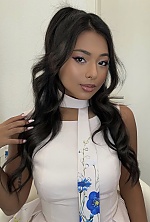 Ukrainian mail order bride Inthira from Frankfurt am Main with black hair and brown eye color - image 2