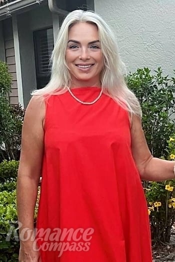Ukrainian mail order bride Natalia from Sarasota with blonde hair and grey eye color - image 1