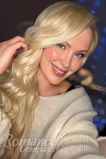 Ukrainian mail order bride Yuliya from Cologne with blonde hair and blue eye color - image 1