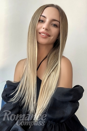 Ukrainian mail order bride Anastasia from Kyiv with blonde hair and green eye color - image 1
