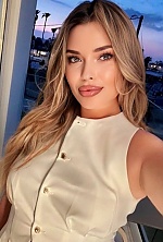 Ukrainian mail order bride Alina from Nicosia with blonde hair and hazel eye color - image 4