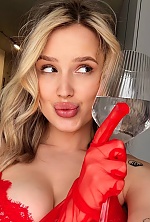 Ukrainian mail order bride Yana from Ternopil with blonde hair and green eye color - image 4