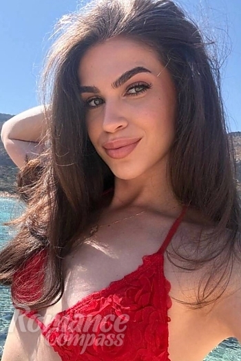 Ukrainian mail order bride Maryna from Kremenchug with brunette hair and green eye color - image 1