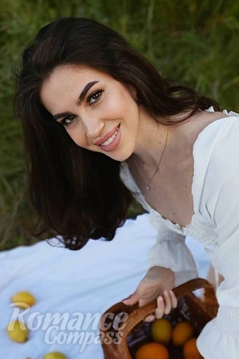 Ukrainian mail order bride Maryna from Kremenchug with brunette hair and green eye color - image 1