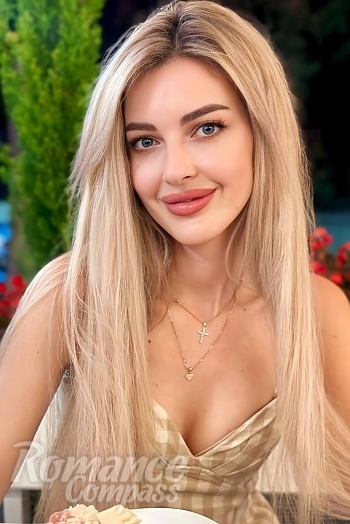 Ukrainian mail order bride Anastasia from Zaporizhzhya with light brown hair and green eye color - image 1