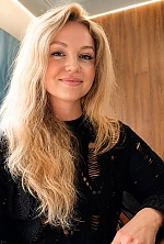 Ukrainian mail order bride Yullia from Kamyanets-Podilskyi with blonde hair and green eye color - image 2