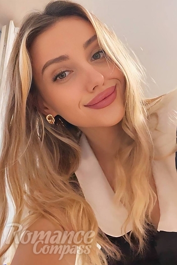 Ukrainian mail order bride Alina from Barcelona with light brown hair and brown eye color - image 1
