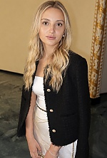 Ukrainian mail order bride Alina from Barcelona with light brown hair and brown eye color - image 7