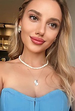 Ukrainian mail order bride Alina from Barcelona with light brown hair and brown eye color - image 4
