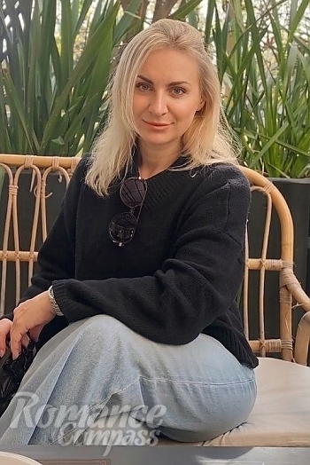 Ukrainian mail order bride Olena from Miami with blonde hair and blue eye color - image 1