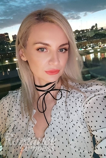 Ukrainian mail order bride Olena from Miami with blonde hair and blue eye color - image 1