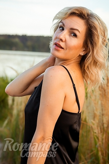 Ukrainian mail order bride Karina from Zhytomyr with blonde hair and brown eye color - image 1
