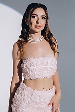 Ukrainian mail order bride Elena from Kyiv with light brown hair and brown eye color - image 3