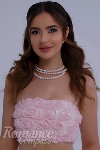 Ukrainian mail order bride Elena from Kyiv with light brown hair and brown eye color - image 1