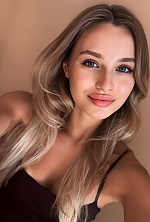 Ukrainian mail order bride Yelyzaveta from Madrid with light brown hair and green eye color - image 3
