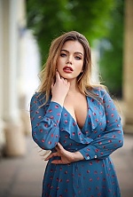 Ukrainian mail order bride Arina from Kyiv with light brown hair and blue eye color - image 3