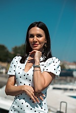 Ukrainian mail order bride Irina from Desenzano del Garda with black hair and green eye color - image 5