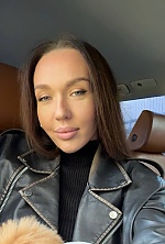 Ukrainian mail order bride Irina from Uzhhorod with light brown hair and green eye color - image 10