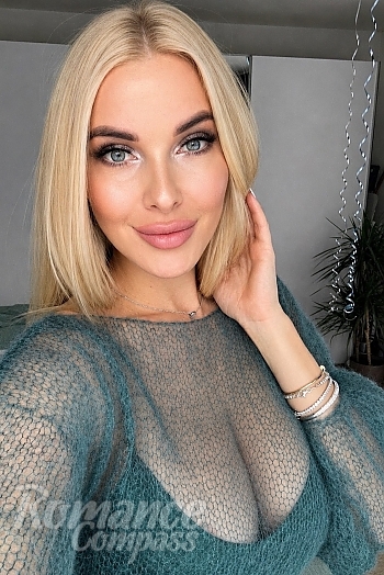Ukrainian mail order bride Anna from D&uuml;sseldorf with blonde hair and blue eye color - image 1