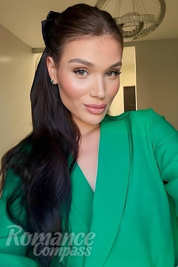 Ukrainian mail order bride Daria from Khmelnytskyi with black hair and green eye color - image 1