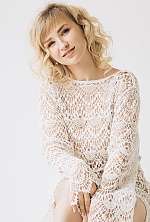 Ukrainian mail order bride Vita from Kharkiv with blonde hair and green eye color - image 3