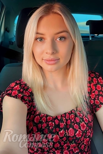 Ukrainian mail order bride Yulia from Burgas with blonde hair and blue eye color - image 1