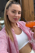 Ukrainian mail order bride Anastasia from Kyiv with light brown hair and brown eye color - image 3