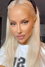 Ukrainian mail order bride Yulia from Chernivtsi with blonde hair and green eye color - image 3
