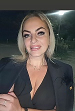 Ukrainian mail order bride Ganna from Verona with blonde hair and green eye color - image 5
