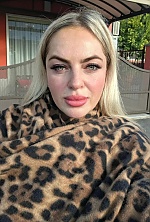 Ukrainian mail order bride Ganna from Verona with blonde hair and green eye color - image 6
