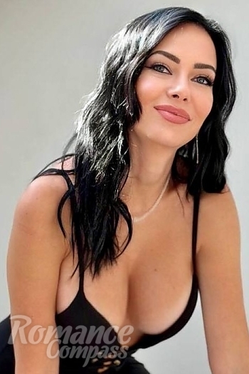 Ukrainian mail order bride Anna from Kyiv with brunette hair and blue eye color - image 1