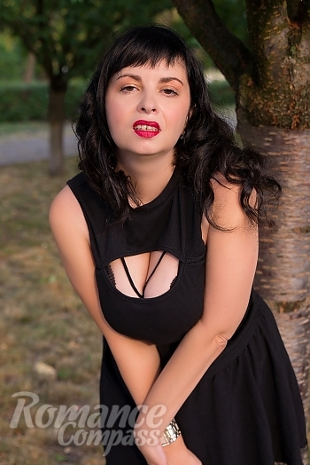 Ukrainian mail order bride Halyna from Zaporozhe with brunette hair and brown eye color - image 1