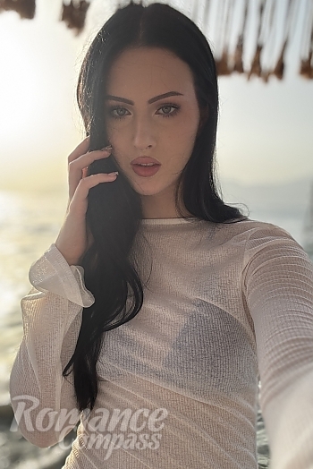 Ukrainian mail order bride Daria from Kyiv with brunette hair and green eye color - image 1