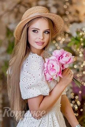 Ukrainian mail order bride Yuliya from Dnipro with blonde hair and hazel eye color - image 1