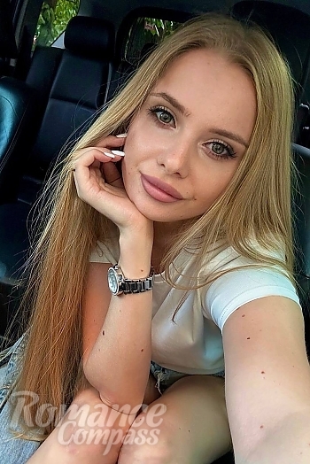 Ukrainian mail order bride Yuliya from Dnipro with blonde hair and hazel eye color - image 1