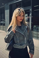 Ukrainian mail order bride Kira from Lutsk with light brown hair and brown eye color - image 5