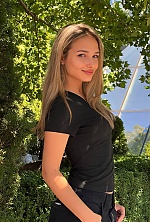 Ukrainian mail order bride Kira from Lutsk with light brown hair and brown eye color - image 4