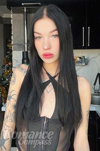 Ukrainian mail order bride Daria from Kremenchug with black hair and green eye color - image 1