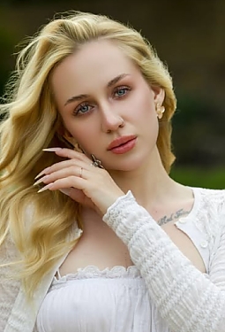 Yeva, 27 y.o. from London, England