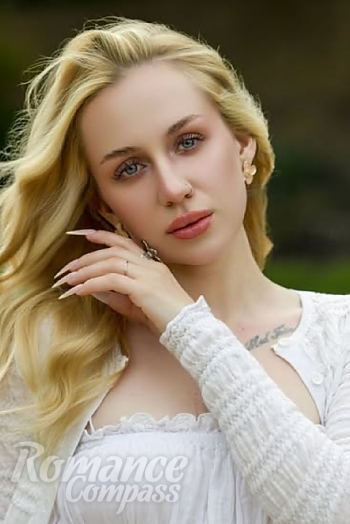 Ukrainian mail order bride Yeva from London with blonde hair and blue eye color - image 1